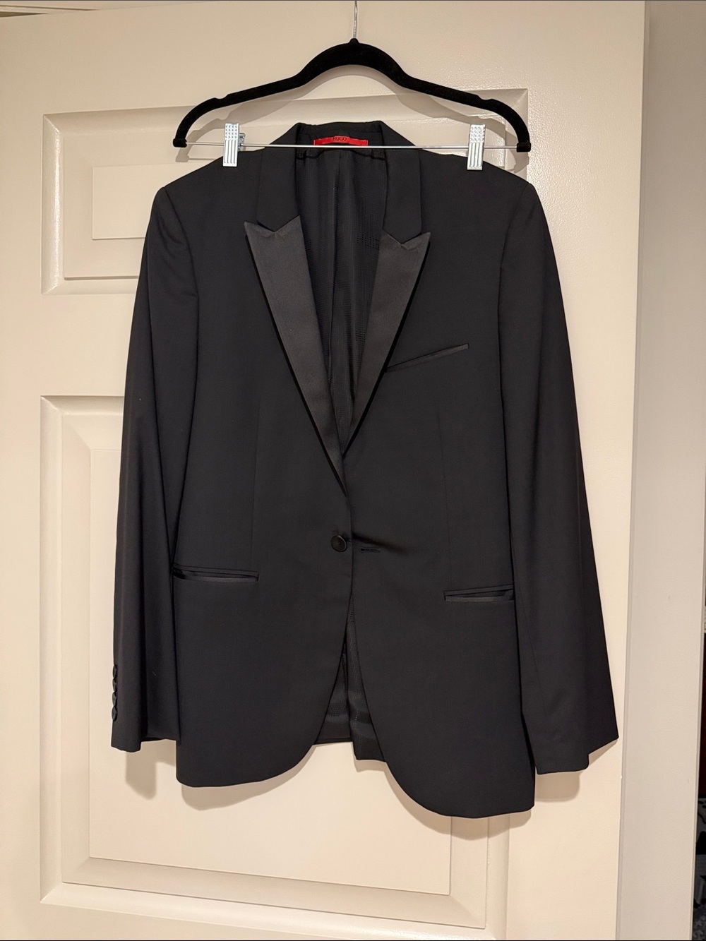 HUGO Black Tuxedo